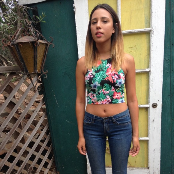 Topical/Floral crop top