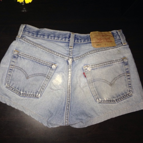 REDUCED PRICE Distressed high-rise Levi shorts