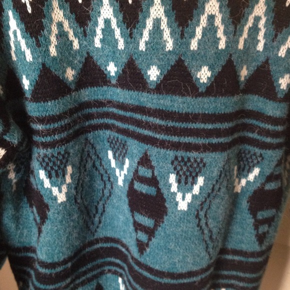 ☕️Cozy Cosby Printed Sweatshirt☕️ - Picture 3 of 3