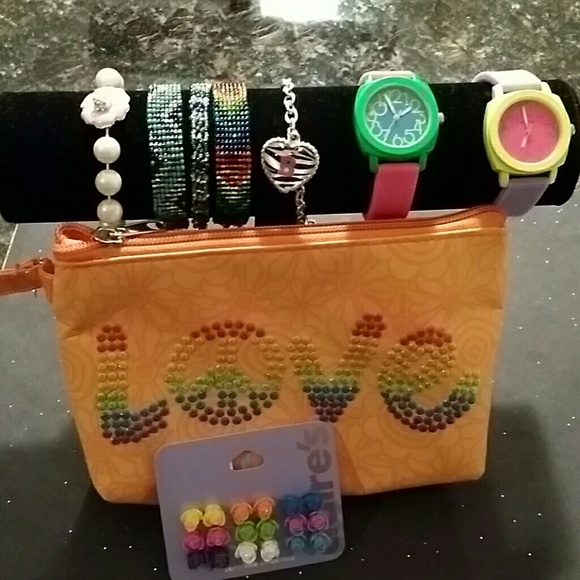 Jewelry - Childrens bundle of accessories