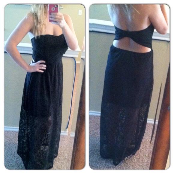 BACKLESS BLACK LACE MAXI