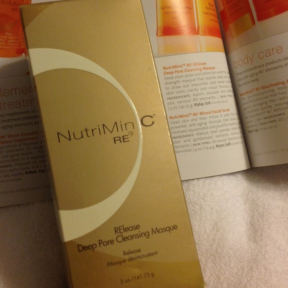 NutriMin C RE9 RElease Deep Pore Cleansing Masque