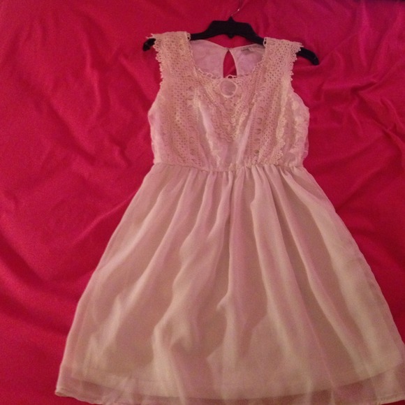 Supercute white dress