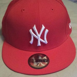 Mens fitted red hat reduced price