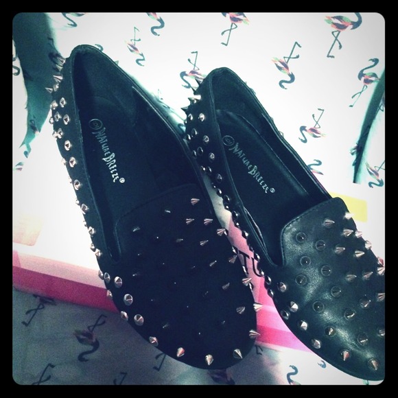 Nature breeze black spiked flats