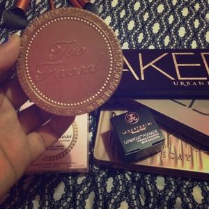 Too face soleil bronzer in medium deep.