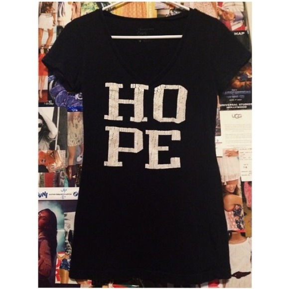 American Eagle Graphic V-neck