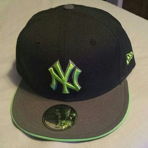 Mens fitted green/grey/black NYYs 7-3/8