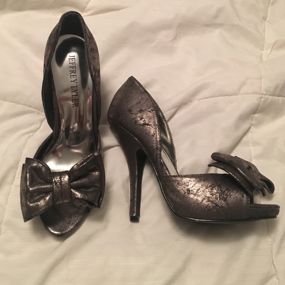 Authentic Jeffrey Tyler Bow Peep Toe Heels | Color: Pewter | NWOT