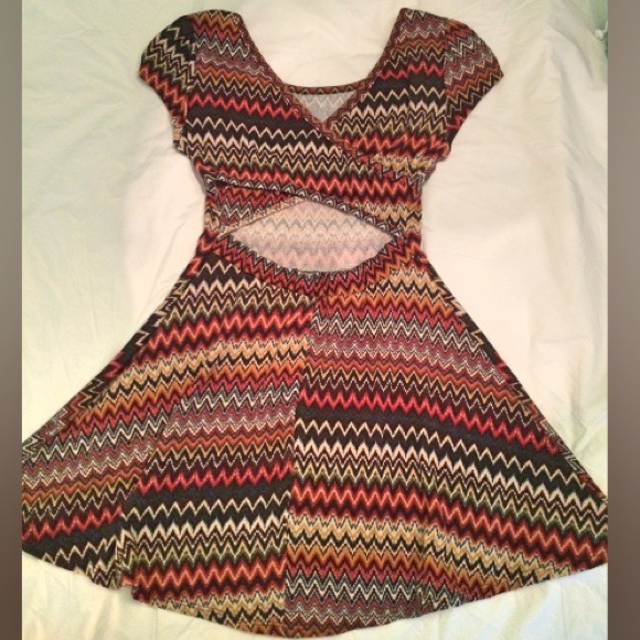Zig Zag Dress W/ Cutout in the Back