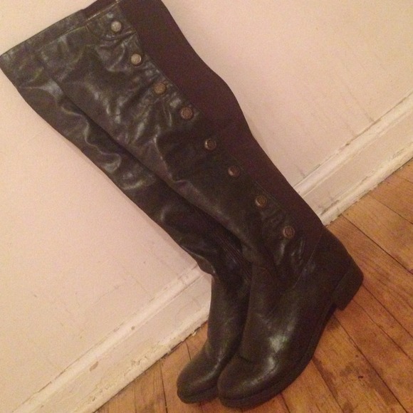Knee high riding boots! 👢