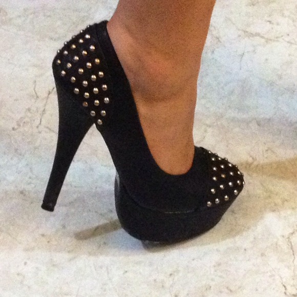 Heels - Picture 3 of 3