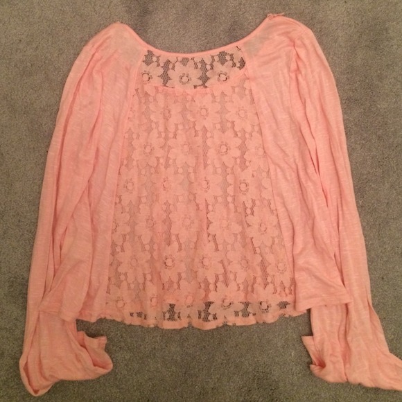Cute pink daisy cropped top!! - Picture 2 of 2
