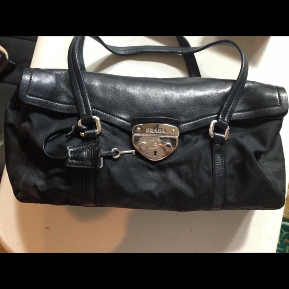 Prada bag 100% authentic - Picture 1 of 4