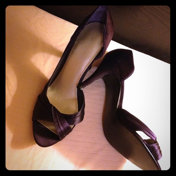 Dark purple heels new never worn