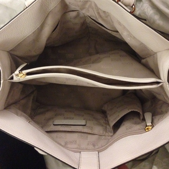 100% Authentic Michael Kors Handbag - Picture 3 of 3