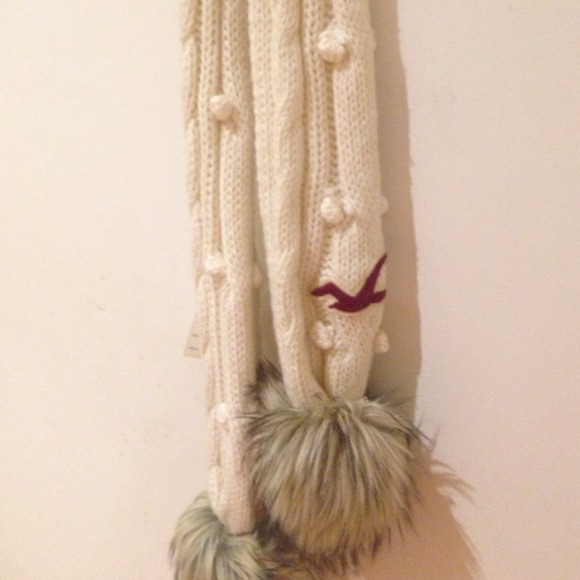 Hollister knit scarf