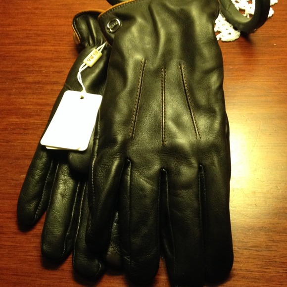 🚫SOLD🚫☔️black leather furry gloves⚡️☔️