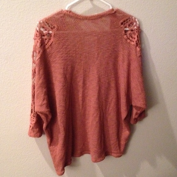 π»BUNDLEDπ»Lace-Paneled Cardigan - Picture 2 of 4