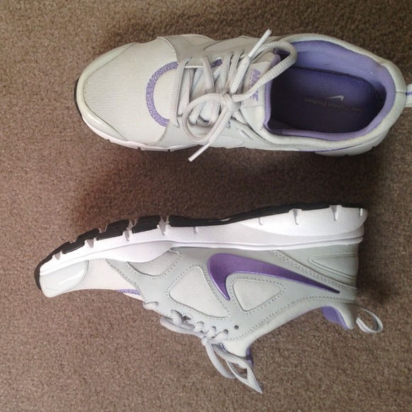 Nike comfort footbed sneaker