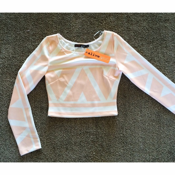 Gorgeous crop top! 🍦