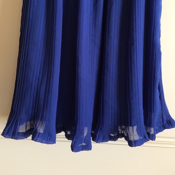 Blue pleated dress - Picture 2 of 3