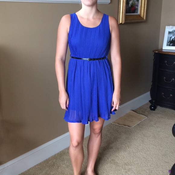 Blue pleated dress - Picture 3 of 3