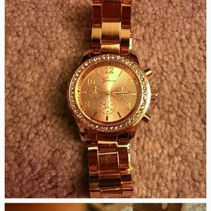 Bundle or the watch and knuckle rings