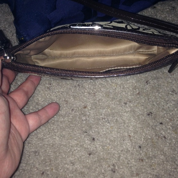 💯 Authentic Coach Wristlet Good Condition. - Picture 3 of 4