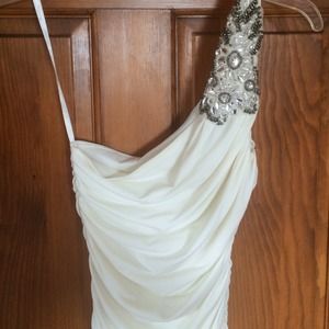 One shouldered beaded party dress 🎉🎉