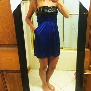 🔹Royal blue strapless sequin dress w/pockets🔹