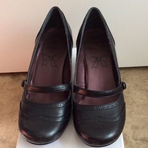 Mudd Black Leather Heels