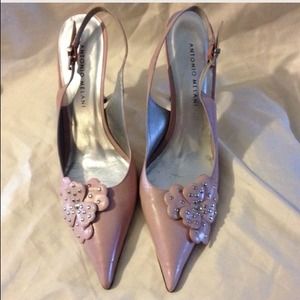 Antonio Melani Pink Flower pumps