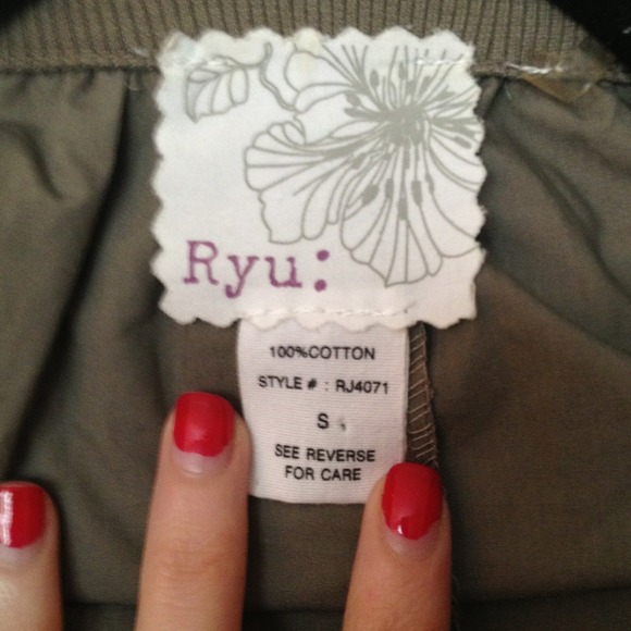 Ruffled jacket! - Picture 2 of 2