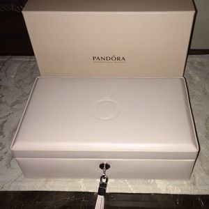 ❤️TRADE for @giggleskel39 ❤️