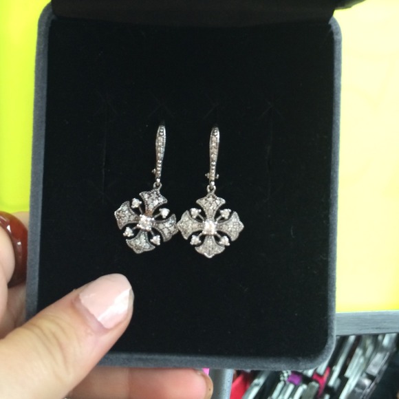 SOLD🚨 Diamonique sterling silver earrings - Picture 3 of 4