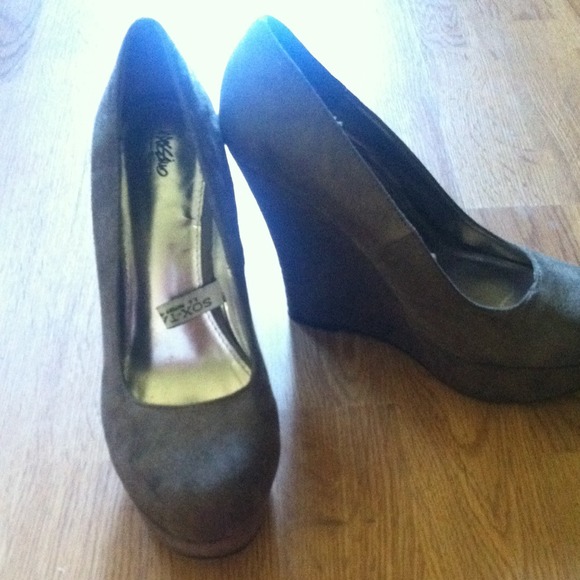 Mossimo Wedges!