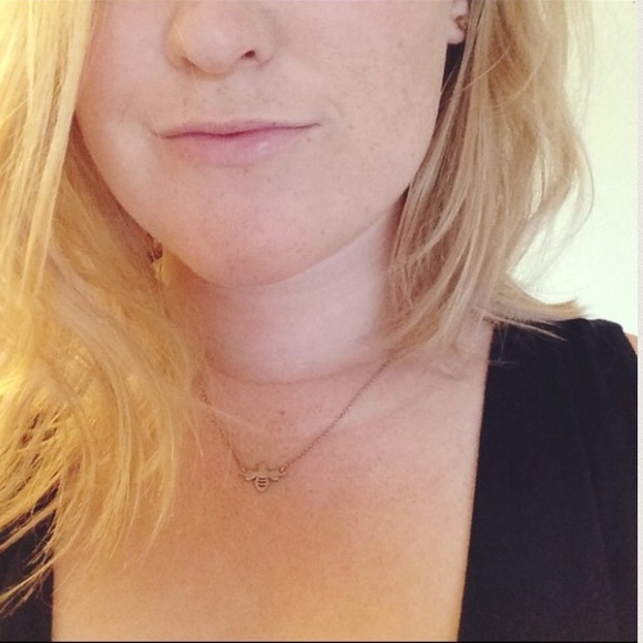 ✨Bundle for Jessica✨ bee necklace+leather earrings