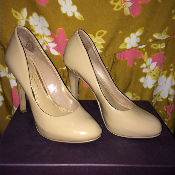 Jessica Simpson pumps. - Picture 2 of 2