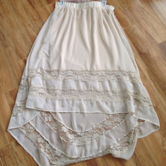 Beige elastic high-wasted high low maxi skirt.