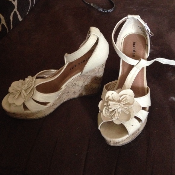 🚫traded 🚫Madden Girl wedges! - Picture 2 of 3