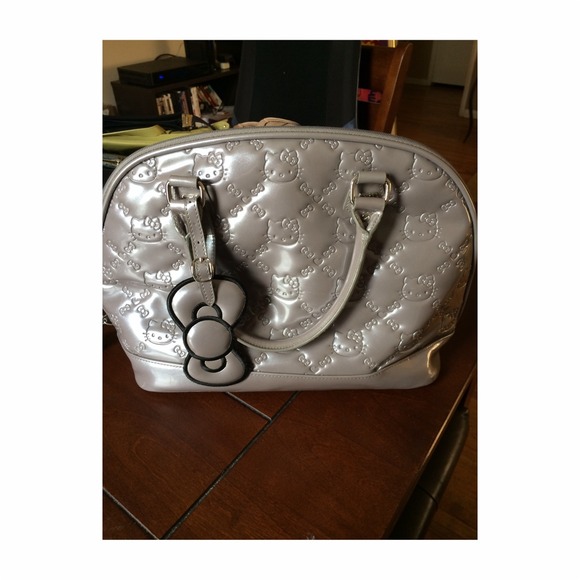 Rare silver hello kitty handbag 💕