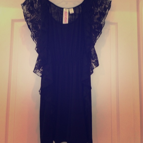 Black Tunic w/ Lace Sleeves