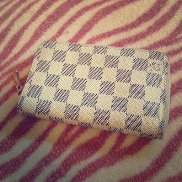 Louis Vuitton Clutches & Wallets - Authentic Louis Vuitton wallet