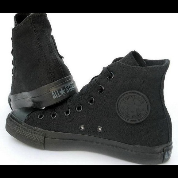 All black high top converse! 🌸