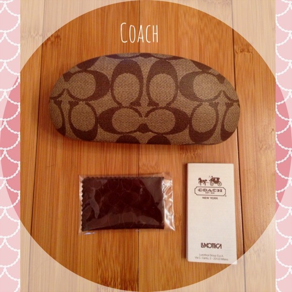 ✨Coach sunglasses case✨