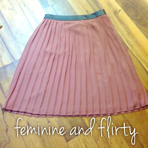 flirty and feminine skirt ! Awesome deal :)
