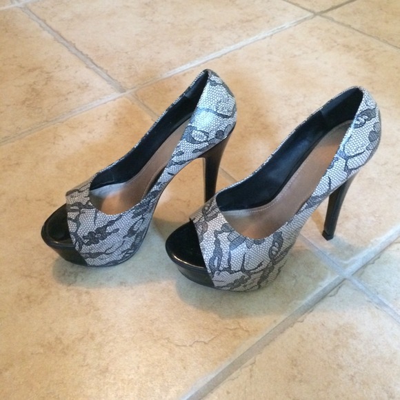 ❌SOLD❌🎉Host Pick 👠Aldo Heels - Picture 4 of 4