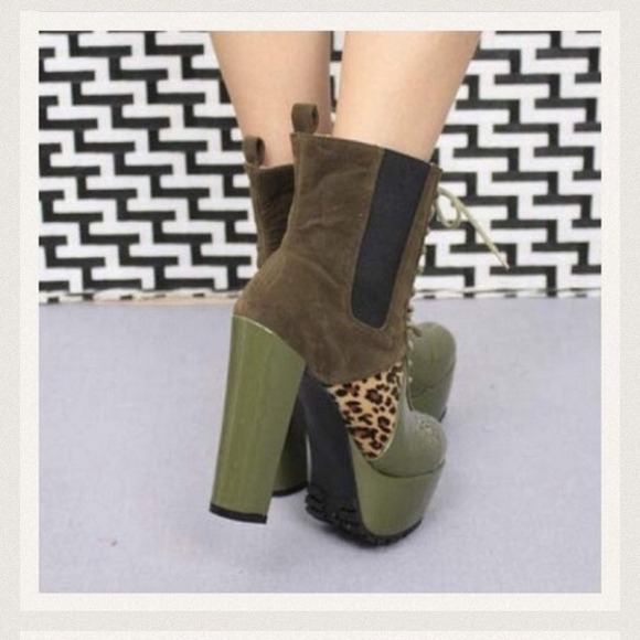 SOLD😎 Olive green booties - Picture 2 of 4