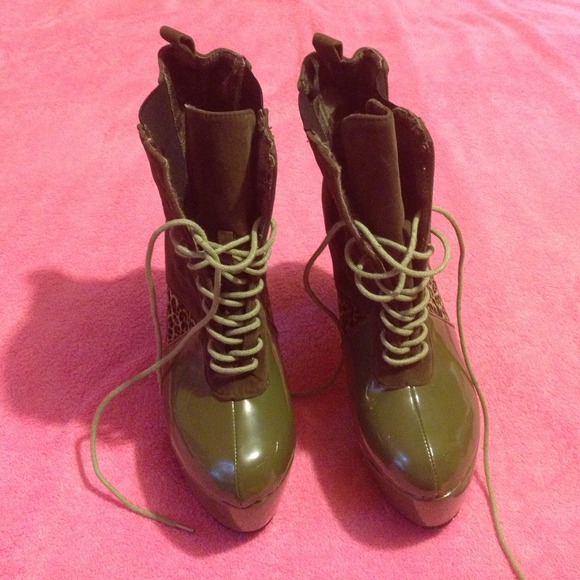 SOLD😎 Olive green booties - Picture 3 of 4